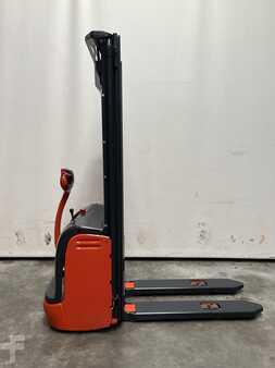 Ruční vysokozdvižný vozík 2004  Linde L12 (1)