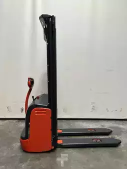 Hochhubwagen 2004 Linde L12 (1)