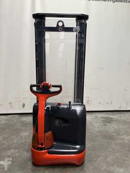 Ruční vysokozdvižný vozík 2004  Linde L12 (2)
