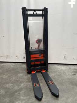 Ruční vysokozdvižný vozík 2004  Linde L12 (4)