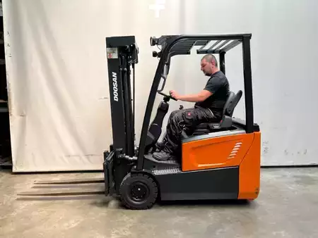 Elektro 3 Rad 2019  Doosan B15R-7 (1)