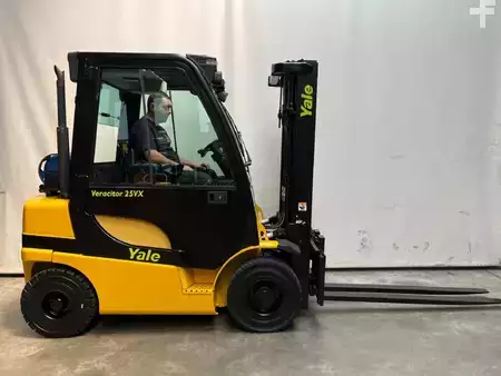 Gas truck 2006  Yale GLP25VX (2)