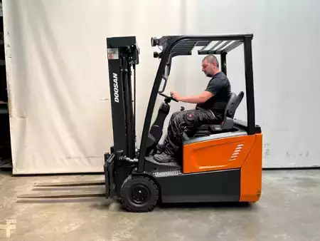 Elektro 3 Rad 2020  Doosan B15T-7 (2)