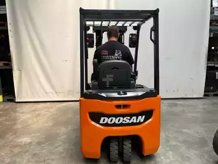 Chariots électriques à 3 roues 2020 Doosan B15T-7 (3)