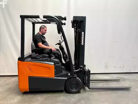 Chariots électriques à 3 roues 2021 Doosan B15T-7 (2)