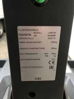 Porta-paletes elétrico 2022  Toyota LWE130 (3)
