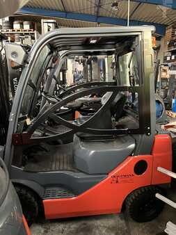 Gas truck 2013  Toyota 02-8FGF18 (1)