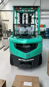 Carretilla elevadora GLP 2015  Mitsubishi FG35NT (1)
