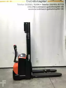 Stacker pedestre 2026  Toyota SWE120 (1)