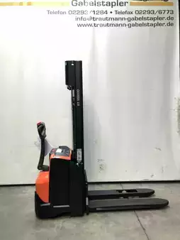 Stacker pedestre 2026  Toyota SWE120 (1)