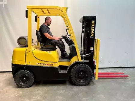 Chariots élévateurs GPL 2022  Hyster H2,5XT (1)