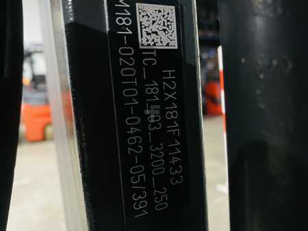 Treibgasstapler  Linde H 18 T-01 EVO Triplex Kabine (7)