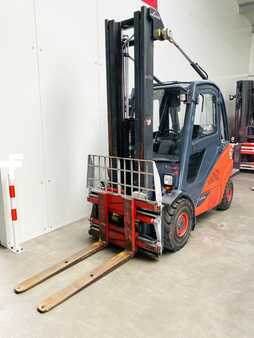 Treibgasstapler  Linde H 30 T-02 EVO Triplex STVO (1)