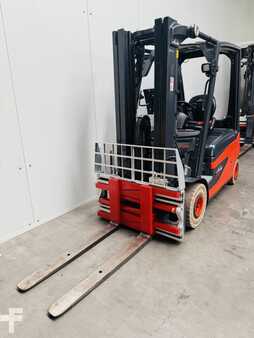 Elektro 4 Rad  Linde E 25 L-01 Triplex Batterie Bj.19 (1)