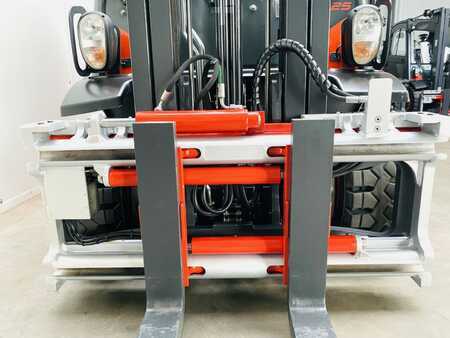 Treibgasstapler 2018  Linde H 25 T-02 EVO Triplex Kabine STVO ZVG (5)