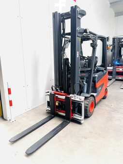 Elektro 4 Rad  Linde E 30 H-01/600 Triplex (1)
