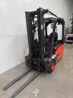 Elektryczne 3-kołowe 2019  Linde E 18-02 EVO Triplex STVO (1)