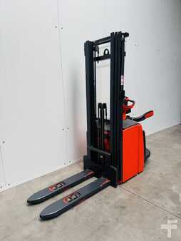 Hochhubwagen  Linde L 16 APi Triplex (2)
