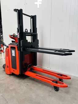 Stapelaars 2017  Linde D 12 APi Batterie Bj.22 (2)