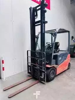 Elektro 4 Rad  Toyota 8FBMT25-10414 (1)