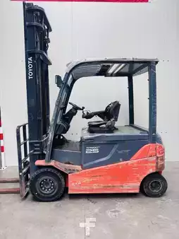 Elektro 4 Rad  Toyota 8FBMT25-10414 (2)