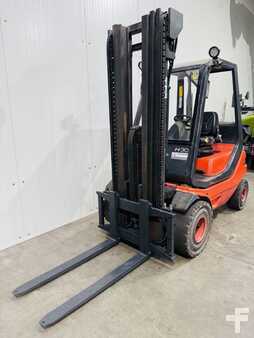 Treibgasstapler  Linde H 30 T Triplex BR351 (1)