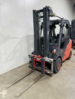 Treibgasstapler  Linde H 30 T-02 EVO Triplex STVO ZVG (1)