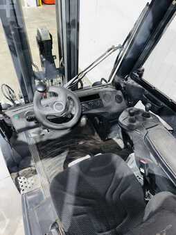 Treibgasstapler  Linde H 30 T-02 EVO Triplex STVO ZVG (4)