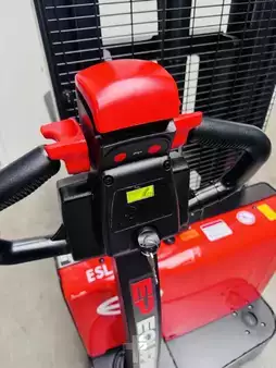 Ruční vysokozdvižný vozík 2026  EP Equipment ESL 122 Li-Ion Hubhöhe 3000mm NEU (5)