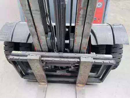 Treibgasstapler  Linde H 30 T Triplex Kabine (5)