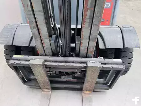 Treibgasstapler  Linde H 30 T Triplex Kabine (5)