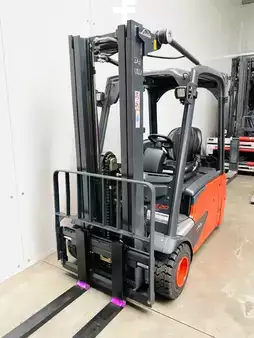 Sähkö - 3 pyör 2021  Linde E 20 L-02 EVO Triplex (1)