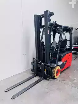 Elektro 3 Rad  Linde E 16-02 Triplex (1)
