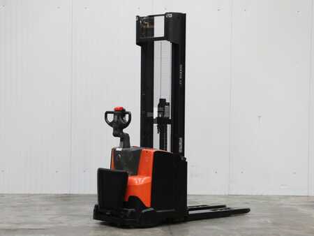 Hochhubwagen 2012  BT SWE120L (3)