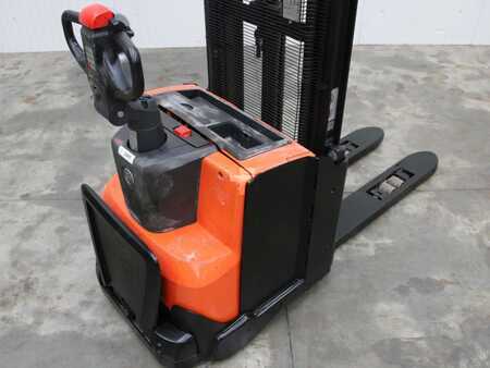 Hochhubwagen 2012  BT SWE120L (4)