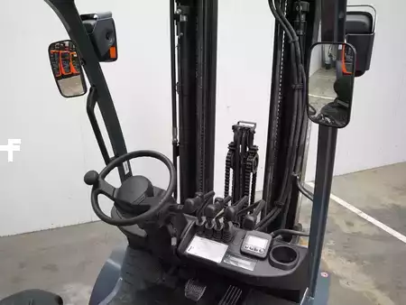 Empilhador a gás 2017  Toyota 02-8FGF25 (4)