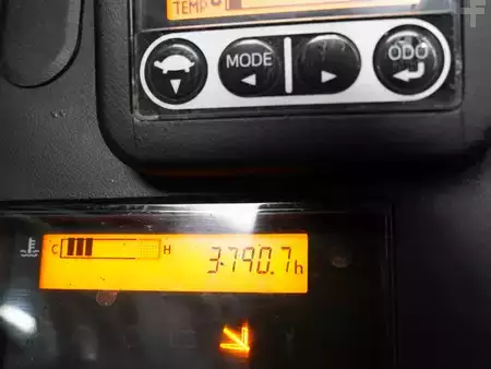 Empilhador a gás 2017  Toyota 02-8FGF25 (6)