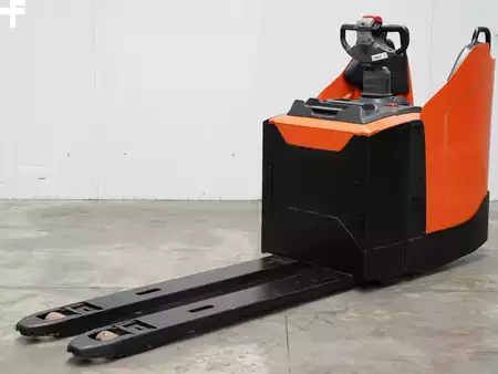 Niederhubwagen 2015  BT LPE200 (2)