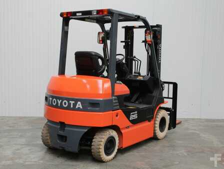 Overige 2020  Toyota 8FB25 (3)