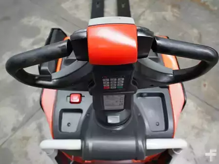 Electric Pallet Trucks 2015  BT LPE250 (4)