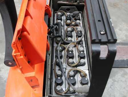 Transpallet elettrici 2014  BT LWE250 (5)