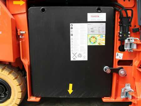 Carrelli elettrici 4 ruote 2024  Toyota 9FBMK30T (5)