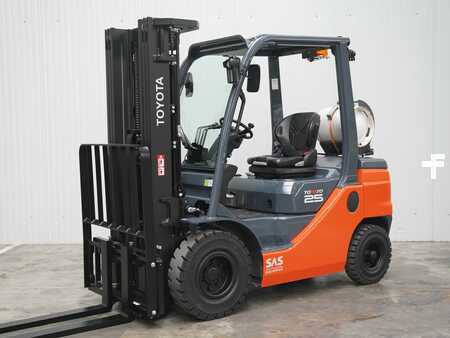 Carretilla elevadora GLP 2023  Toyota 02-8FGF25 (2)