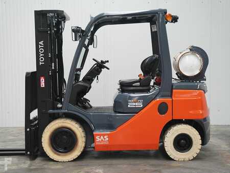 Carretilla elevadora GLP 2023  Toyota 02-8FGF25 (1)