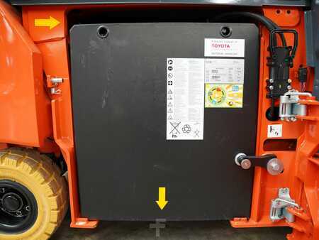 Carrelli elettrici 4 ruote 2024  Toyota 9FBMK30T (5)