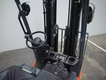 Chariots électriques à 3 roues 2025  Toyota 8FBEK18T (4)