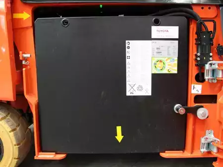 Elektromos 4 kerekű 2025  Toyota 9FBM35T (5)