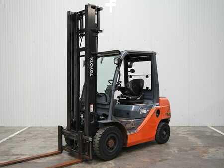 Dieseltrukki 2012  Toyota 02-8FDF25 (2)