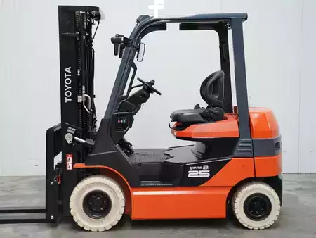 4-wiel elektrische heftrucks 2024  Toyota 8FB25 (1)