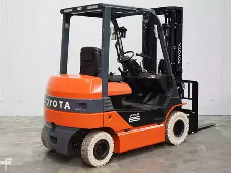 4-wiel elektrische heftrucks 2024  Toyota 8FB25 (3)